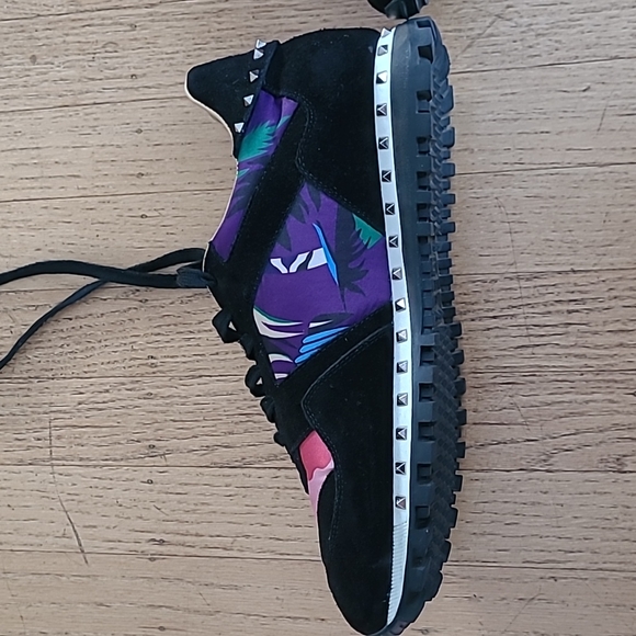 Unique Valentino sneakers - Picture 3 of 4